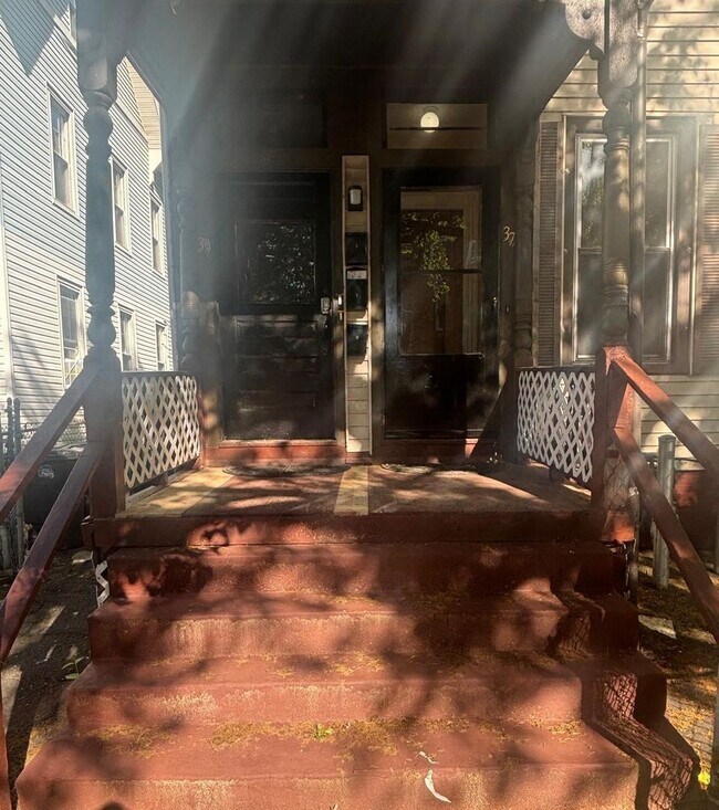 Building Photo - 37 Hotchkiss St