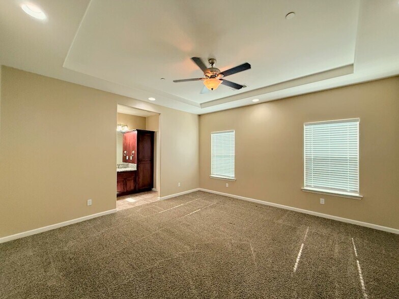 Building Photo - 4014 Cinnabar Ave