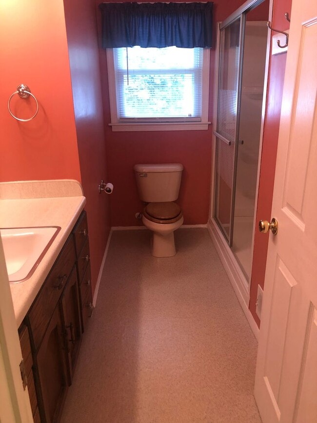 Building Photo - 3 Bedroom, 1.5 Bath Home near Furman Unive...