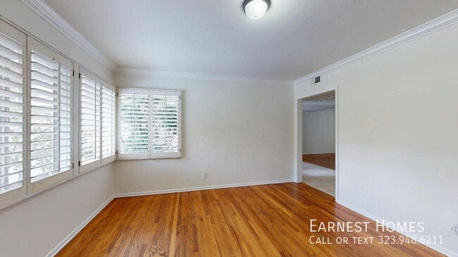 Building Photo - 4121 Hayvenhurst Dr