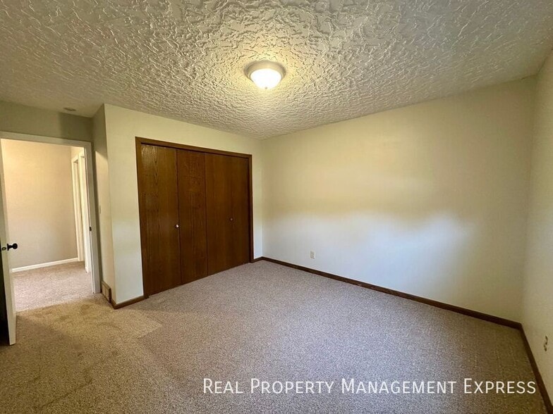 Building Photo - 5 Bedroom 4 Bath Home Blending Luxury and ...