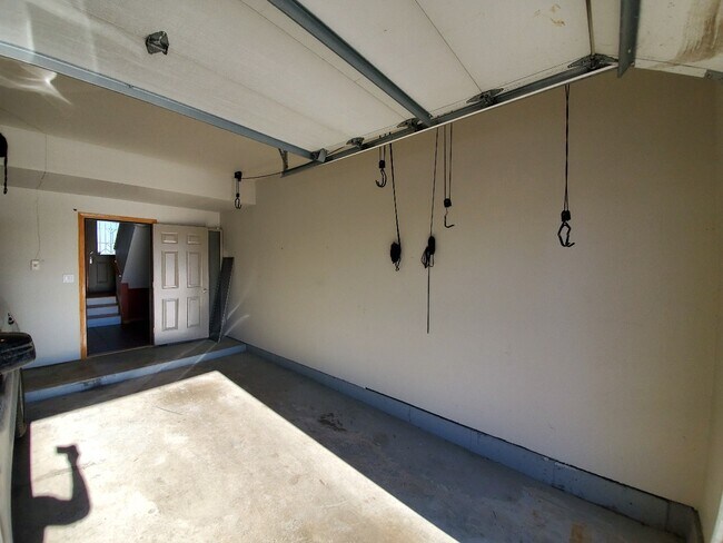 Garage - 9207 Gerritsen Ave