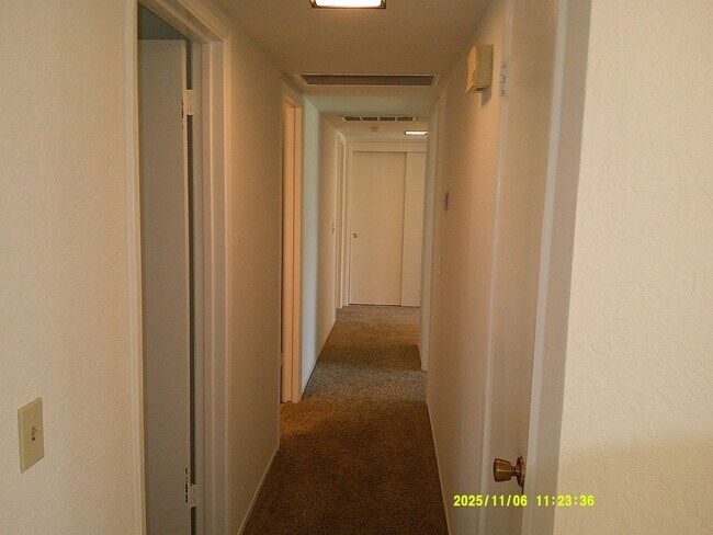 Building Photo - 390 S Almond St