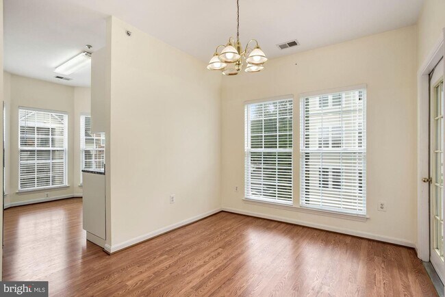 Building Photo - 4139 Fountainside Ln