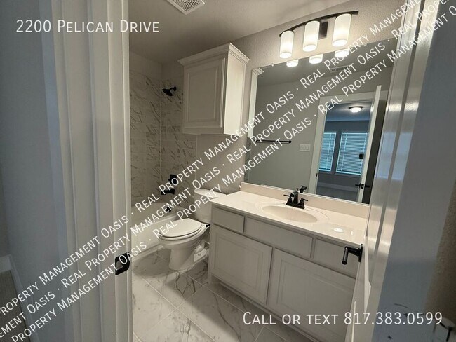 Building Photo - 2200 Pelican Dr