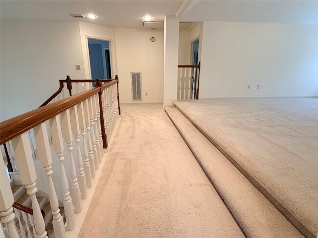 Building Photo - 3306 Vista Lake Dr