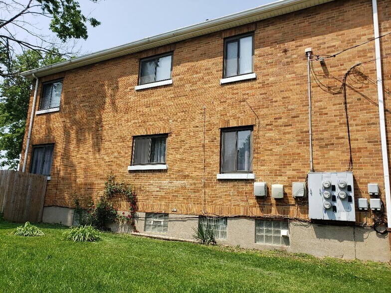 Left Side of Bldg - 4525 Roth Ave