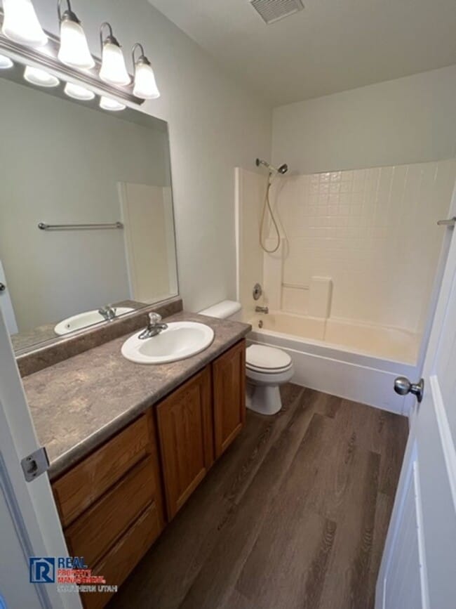 Building Photo - Skyhawk Townhome