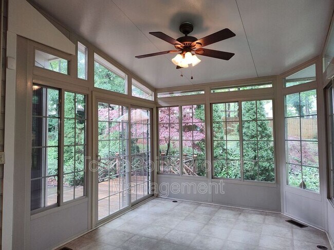 Building Photo - 7235 Kinsmore Ln