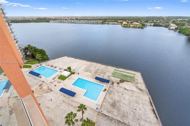 Building Photo - 1351 NE Miami Gardens Dr