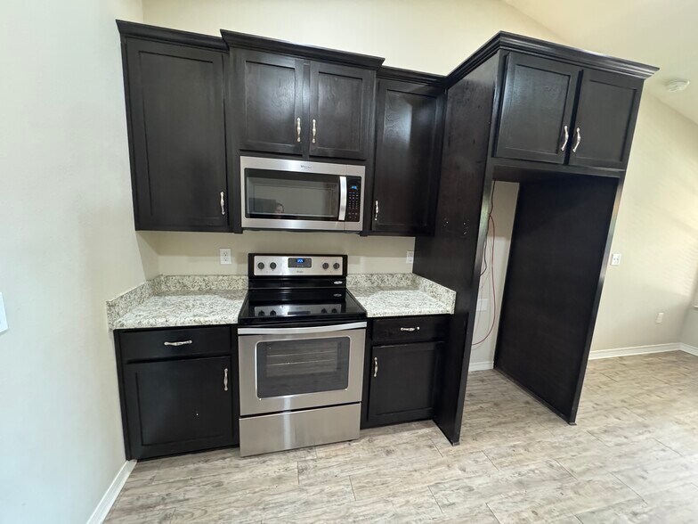 Kitchen - 3382 Peeble Dr