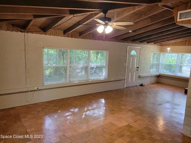 Building Photo - 874 Spiller St