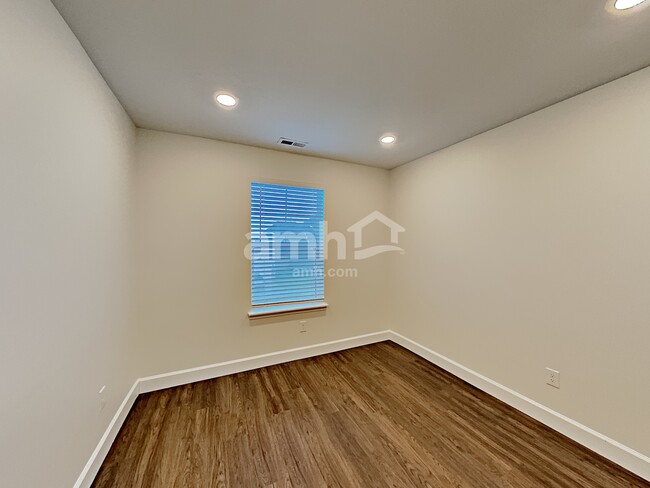 Building Photo - 2430 S Wild Horse Way