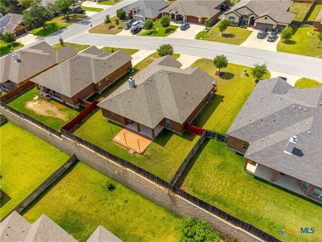 Building Photo - 2033 Catkins Ln