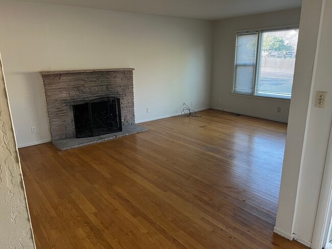 Building Photo - 576 Military E