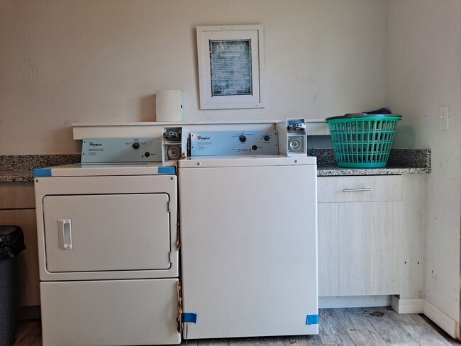 Building Photo - NSB FURNISHED EFFICIENCY UNIT-ALL UTILITIES INCLUDED INCLUDING WI-FI!