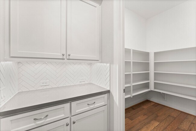 Building Photo - 40 Venetia Grove Dr