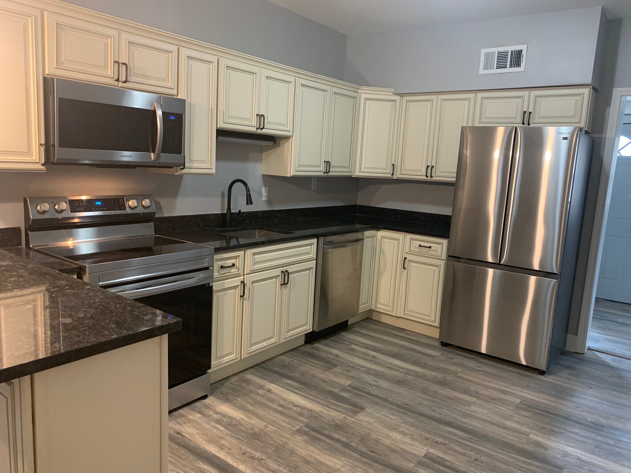 Building Photo - 2129 Crittenden Dr