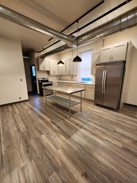 Building Photo - 618 Saint Joseph St