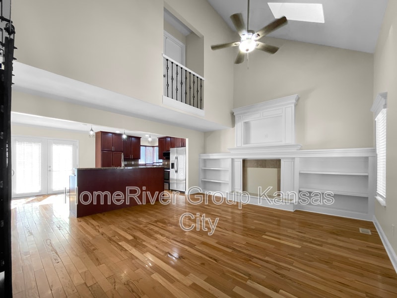 Building Photo - 304 NW 36th St Terrace
