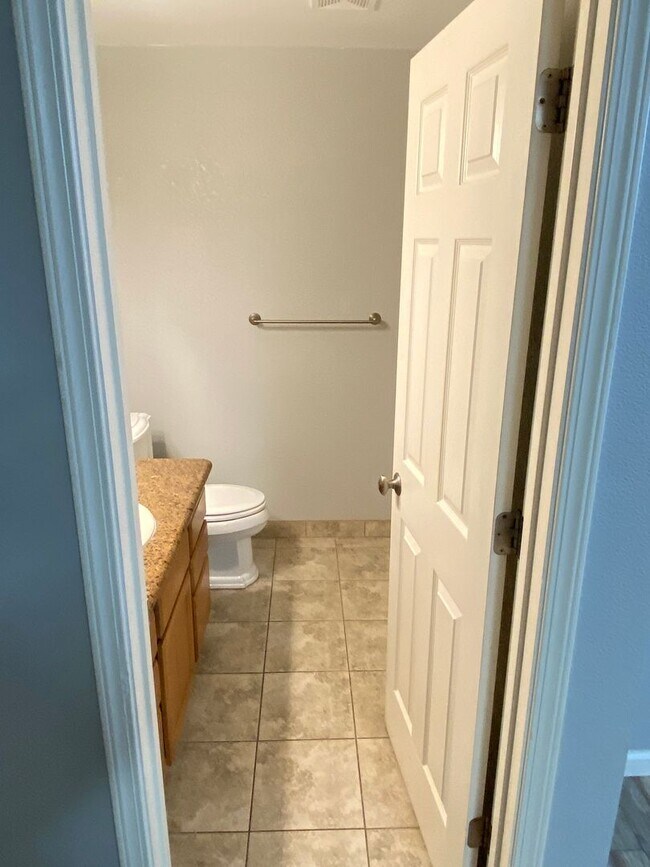 Building Photo - Cozy 3-Bedroom Condo with Washer/Dryer and...