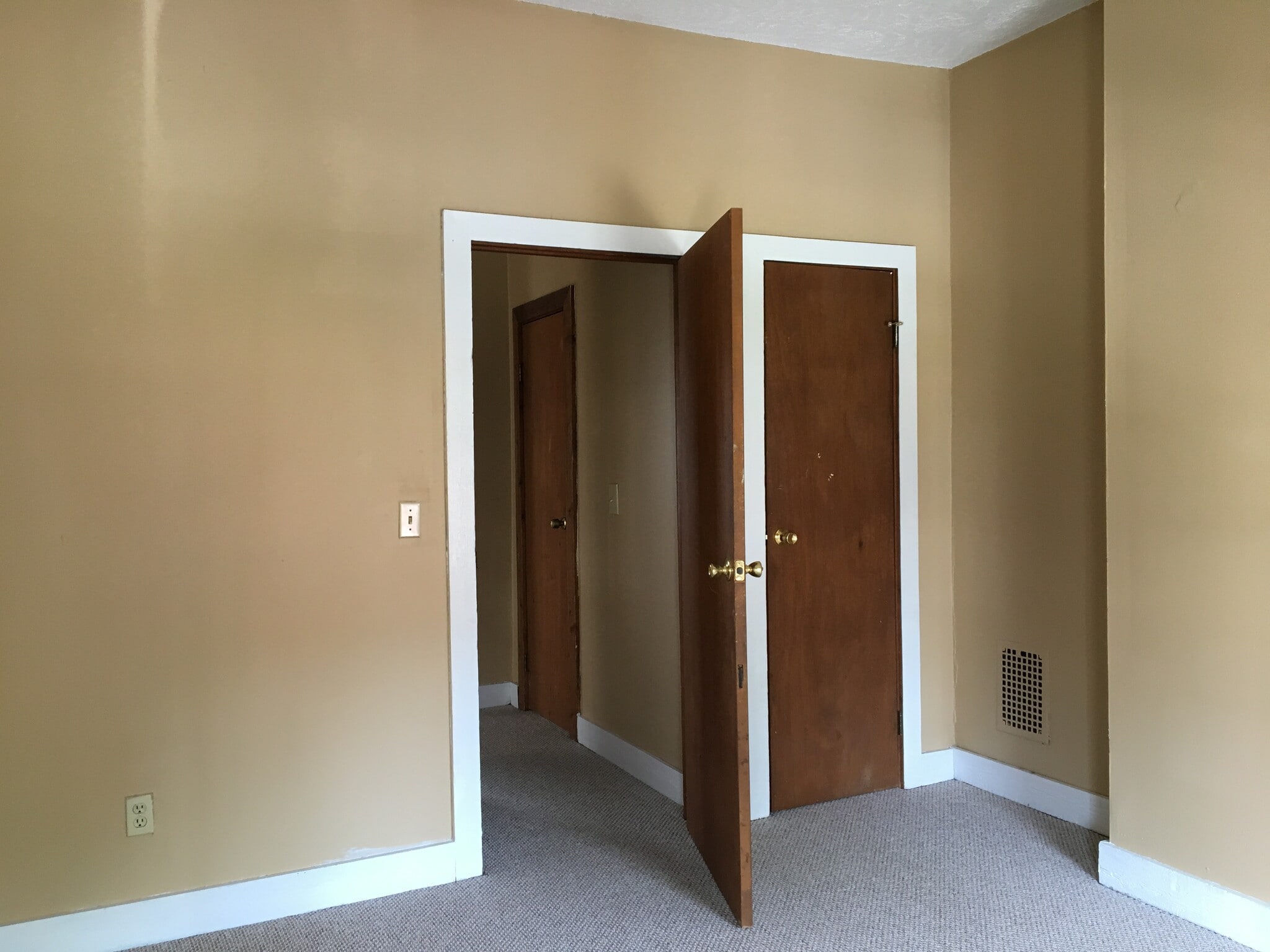 1st Bedroom with closet - 277 S Champion Ave