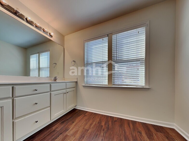 Building Photo - 108 Citrine Ct