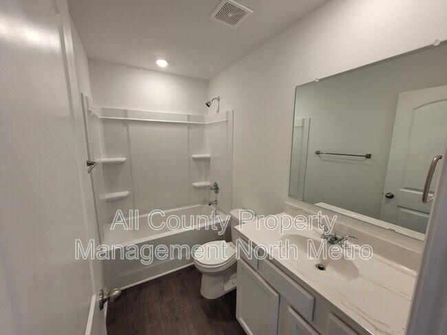 Building Photo - 18 Berry Dr