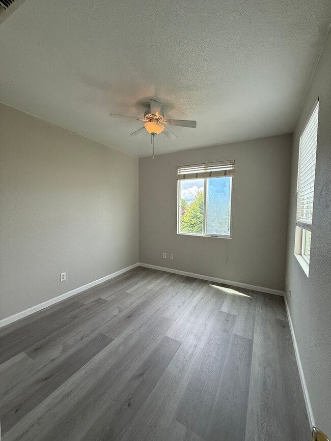 Building Photo - 4 Bed| 2.5 Bath | 2090 SF | Two Story | Tenant pays $175 monthly for WS&G