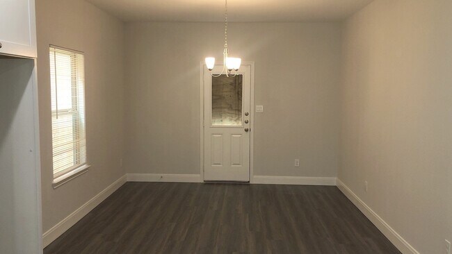 Building Photo - 9218 Nyssa Ave