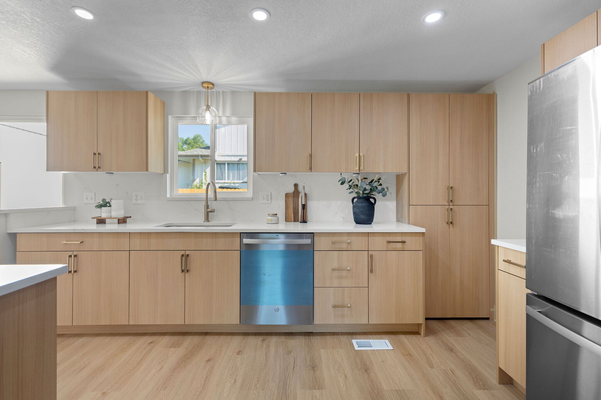 Building Photo - 140 Judson St