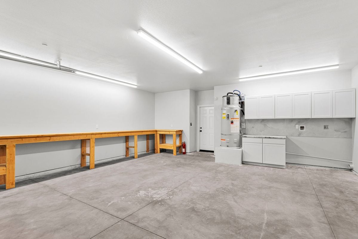 Building Photo - 24548 Ledbury Rd