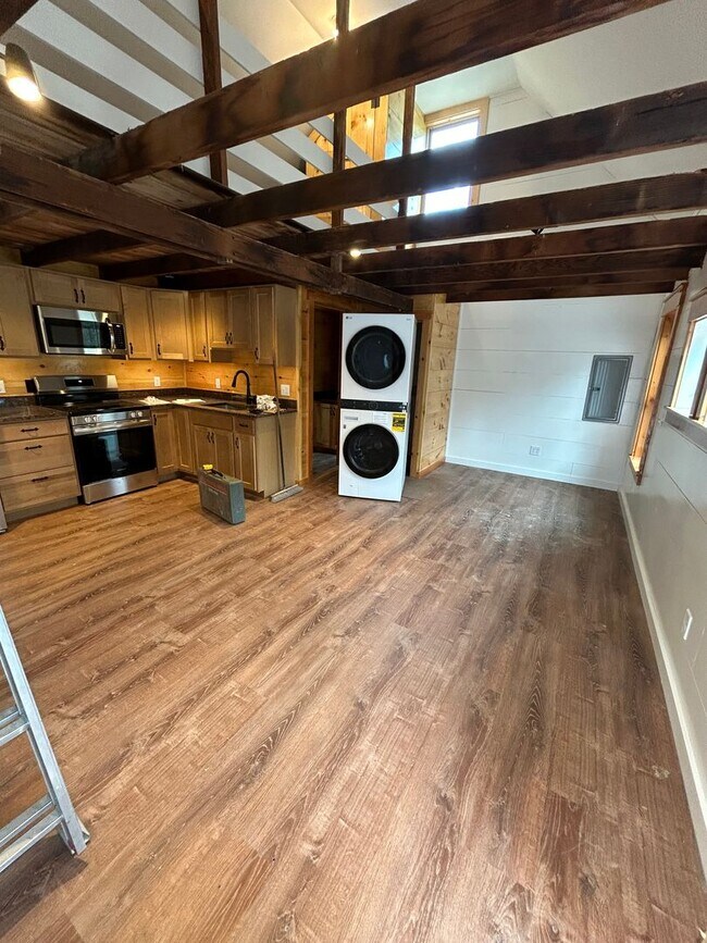 Building Photo - Brand New 1 Bedroom