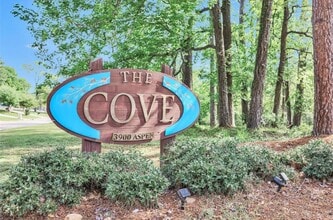 Building Photo - 3900 Aspen Dr