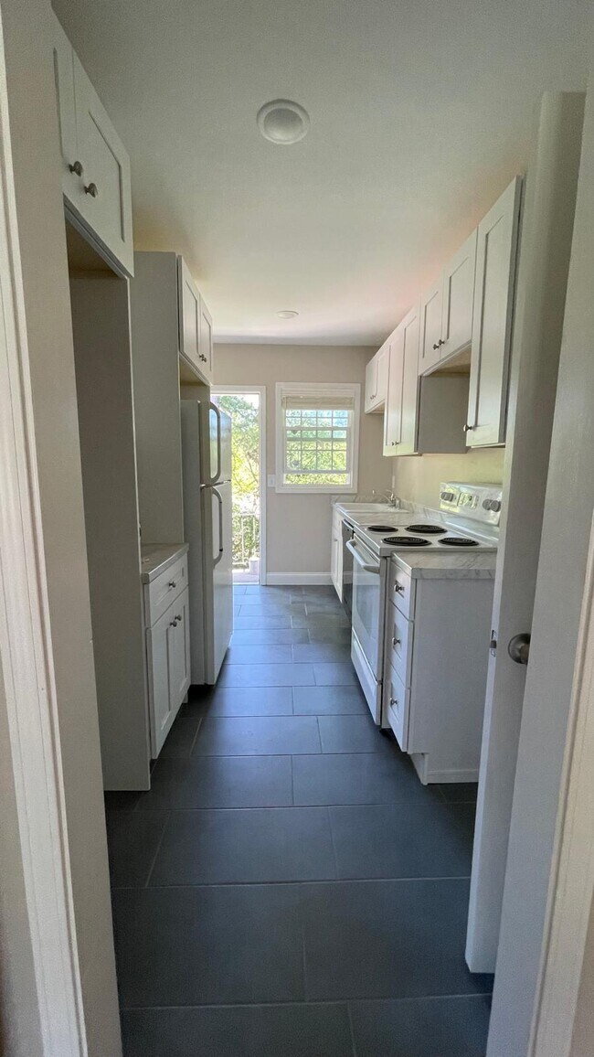 Building Photo - 1439 Clairmont Rd