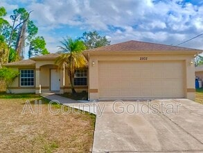 Building Photo - 2502 Trianna St