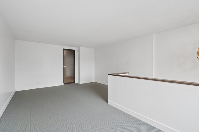 Building Photo - 1221 N Dearborn St