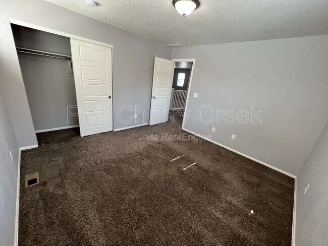 Building Photo - 22472 E Union Cir