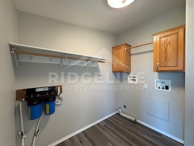 Building Photo - 582 N 4200 E