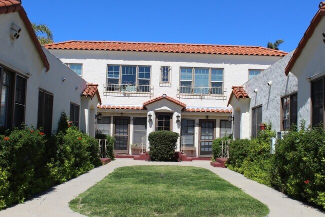 Building Photo - Beautiful cottage-like home. CONVENIENT TO UCSD MEDICAL!!!