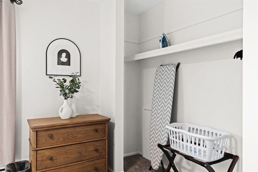 Building Photo - 22 2nd St