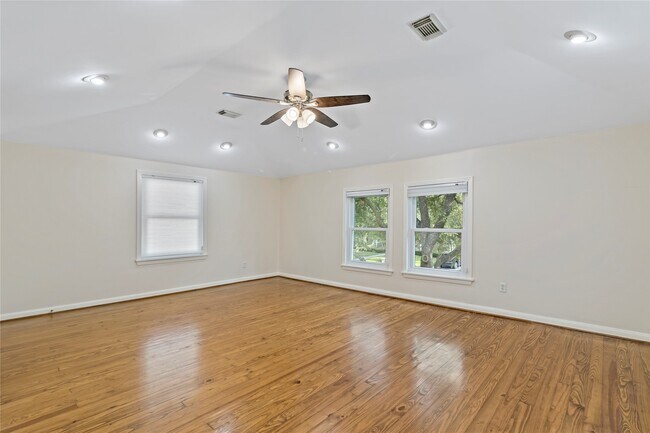 Building Photo - 2530 Wordsworth St