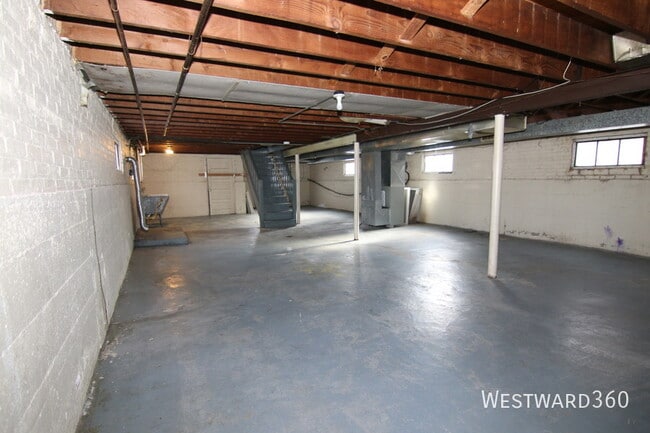 Building Photo - 14301 S Edbrooke Ave