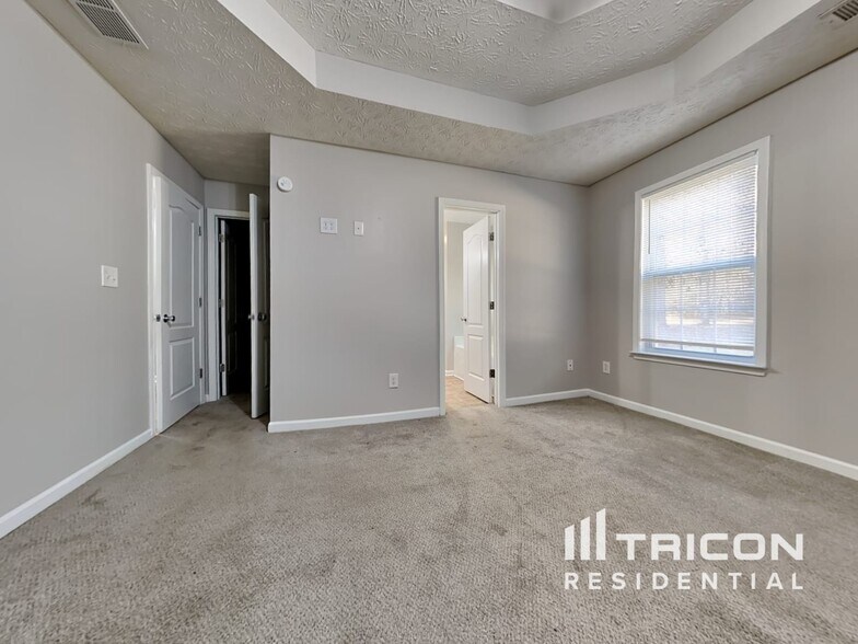 Building Photo - 45 Shadowbrook Ct