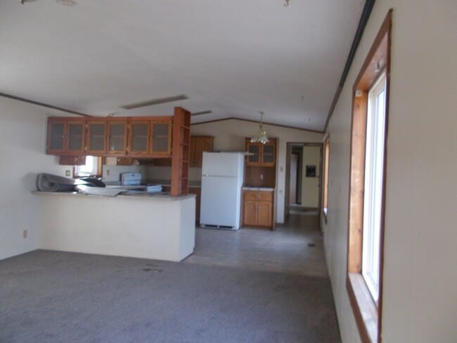 Building Photo - Eastside Rural One Level