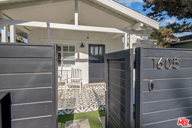 Building Photo - 1605 Cabrillo Ave