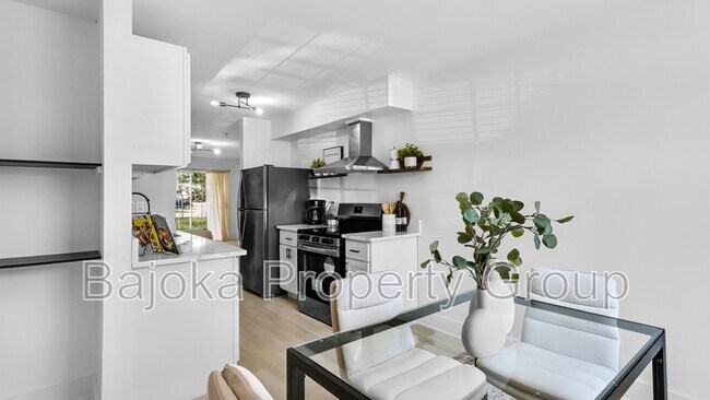 Building Photo - 4434 Trumbull St