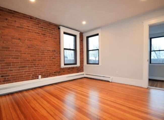 Building Photo - Beautiful 1.5 bedroom in Brighton…. DON’T MISS OUT!!!!