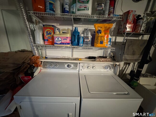 Building Photo - 17 Coram Rd