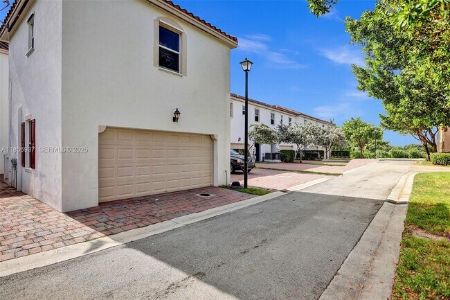 Building Photo - 9500 SW 167th Ave